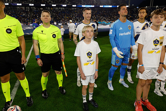 0404026_LAGalaxyvsMinnesota_GA_00572
