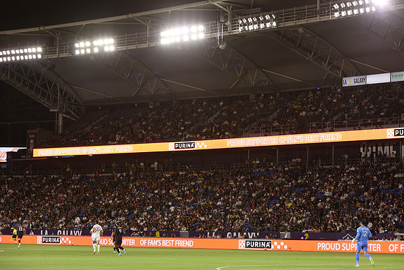 0404026_LAGalaxyvsMinnesota_GA_06348