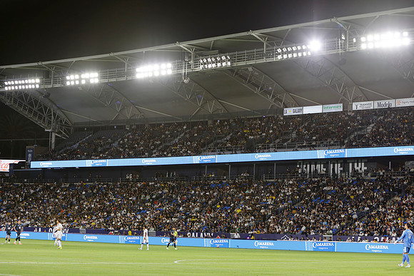 0404026_LAGalaxyvsMinnesota_GA_06210