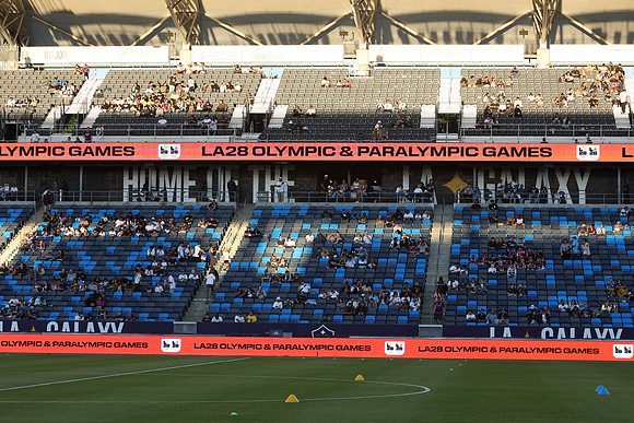 0404026_LAGalaxyvsMinnesota_GA_06313