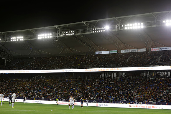 0404026_LAGalaxyvsMinnesota_GA_06255