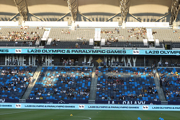 0404026_LAGalaxyvsMinnesota_GA_06283