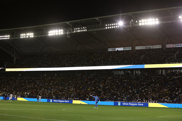 0404026_LAGalaxyvsMinnesota_GA_06482