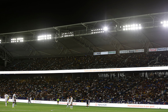 0404026_LAGalaxyvsMinnesota_GA_06246