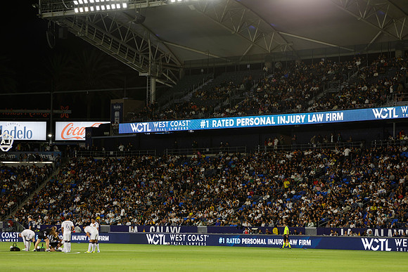 0404026_LAGalaxyvsMinnesota_GA_06183