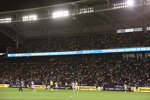 0404026_LAGalaxyvsMinnesota_GA_06379