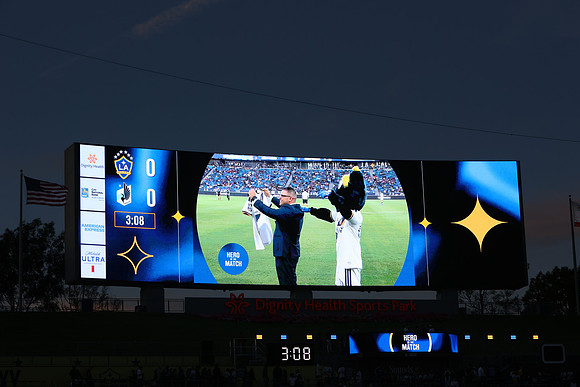 0404026_LAGalaxyvsMinnesota_GA_06154