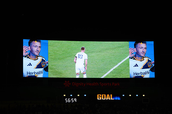 0404026_LAGalaxyvsMinnesota_GA_06039