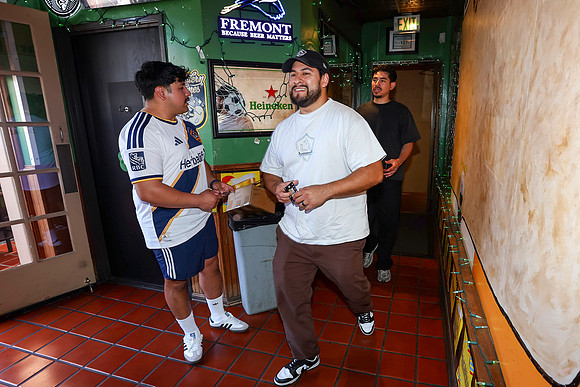 20260509_LB_Pub_Crawl_VP_0024