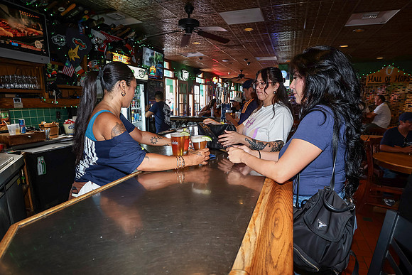 20260509_LB_Pub_Crawl_VP_0044
