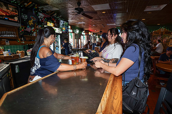 20260509_LB_Pub_Crawl_VP_0045