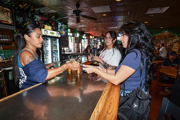 20260509_LB_Pub_Crawl_VP_0047