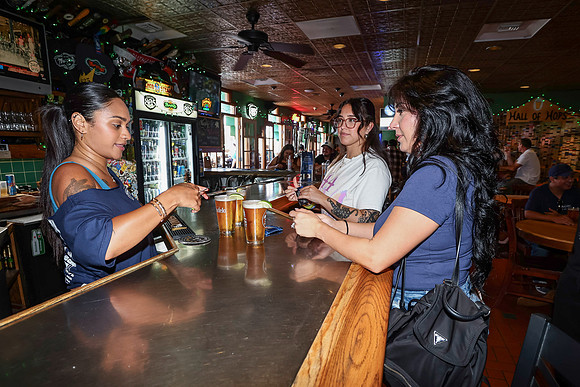 20260509_LB_Pub_Crawl_VP_0048