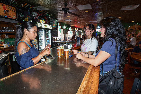 20260509_LB_Pub_Crawl_VP_0049