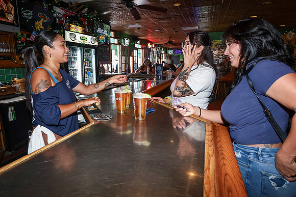 20260509_LB_Pub_Crawl_VP_0054