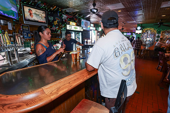 20260509_LB_Pub_Crawl_VP_0055