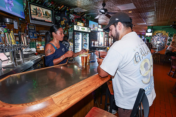 20260509_LB_Pub_Crawl_VP_0056