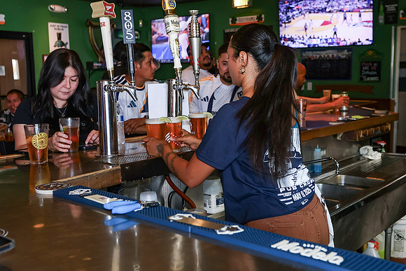 20260509_LB_Pub_Crawl_VP_0059