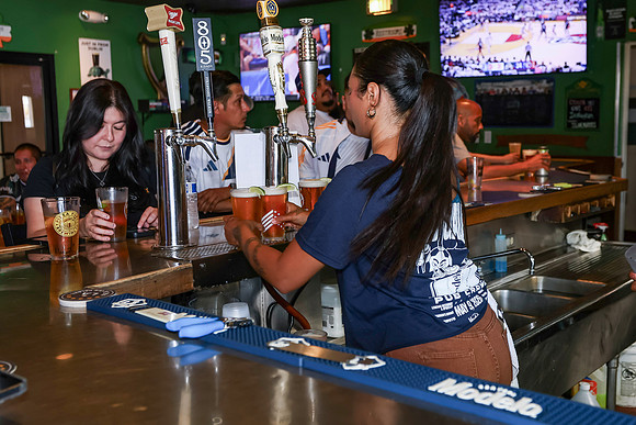 20260509_LB_Pub_Crawl_VP_0060