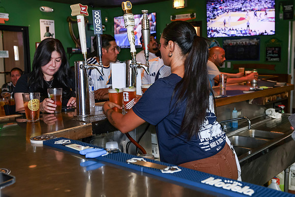 20260509_LB_Pub_Crawl_VP_0061