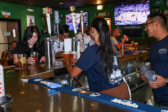20260509_LB_Pub_Crawl_VP_0062