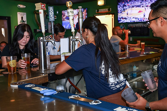 20260509_LB_Pub_Crawl_VP_0064