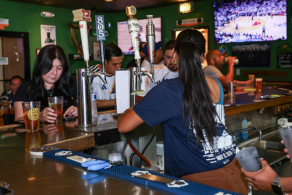 20260509_LB_Pub_Crawl_VP_0065