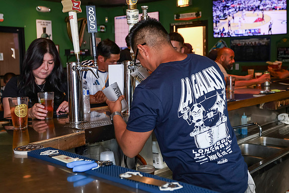 20260509_LB_Pub_Crawl_VP_0066