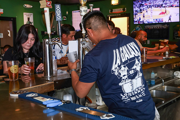 20260509_LB_Pub_Crawl_VP_0067