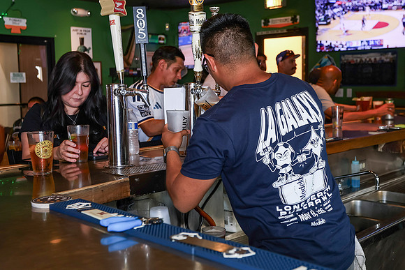 20260509_LB_Pub_Crawl_VP_0069