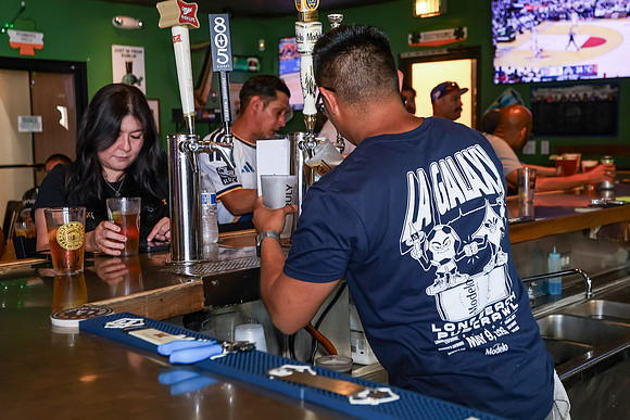 20260509_LB_Pub_Crawl_VP_0070