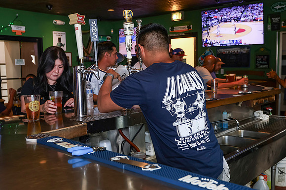 20260509_LB_Pub_Crawl_VP_0071