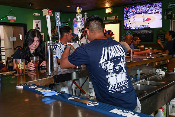 20260509_LB_Pub_Crawl_VP_0072