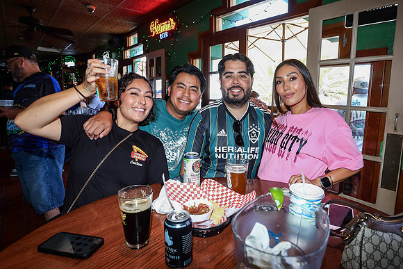 20260509_LB_Pub_Crawl_VP_0117