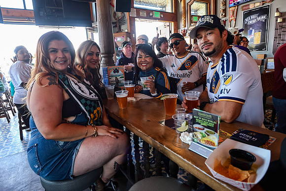20260509_LB_Pub_Crawl_VP_0161