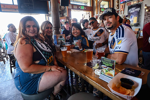 20260509_LB_Pub_Crawl_VP_0163