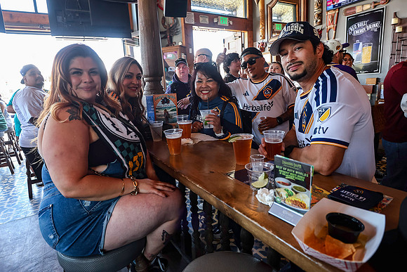 20260509_LB_Pub_Crawl_VP_0164
