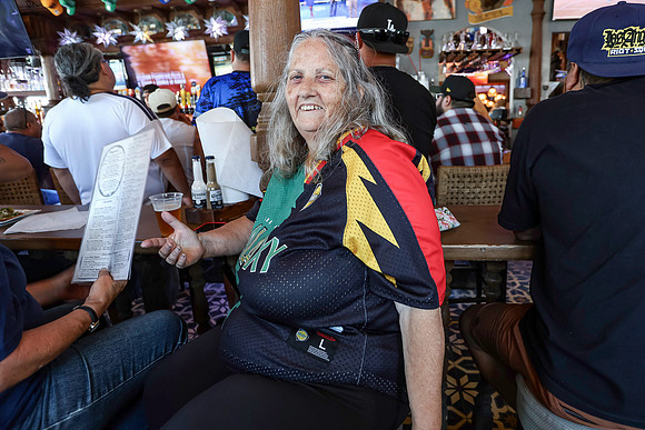 20260509_LB_Pub_Crawl_VP_0166