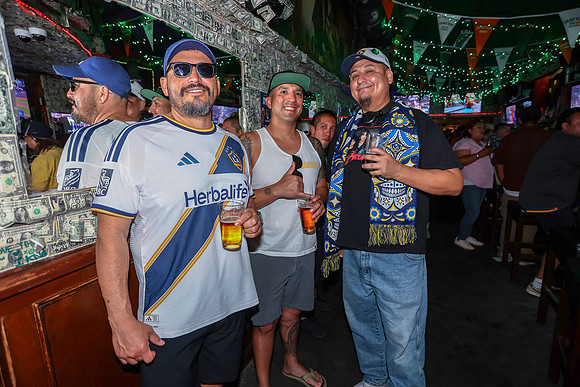 20260509_LB_Pub_Crawl_VP_0193