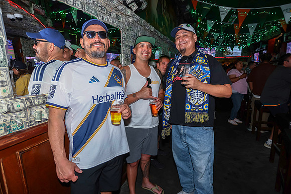 20260509_LB_Pub_Crawl_VP_0194