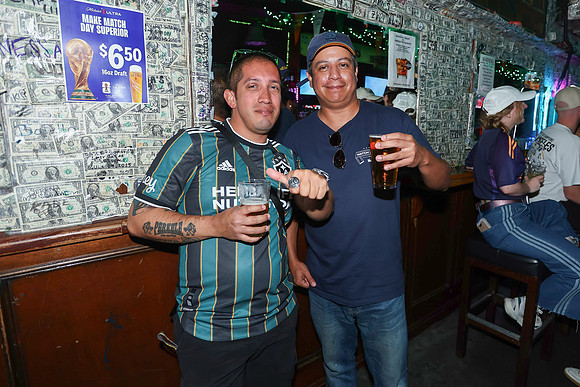 20260509_LB_Pub_Crawl_VP_0196
