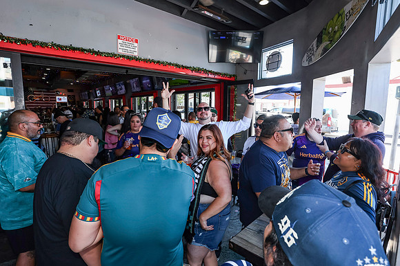 20260509_LB_Pub_Crawl_VP_0301