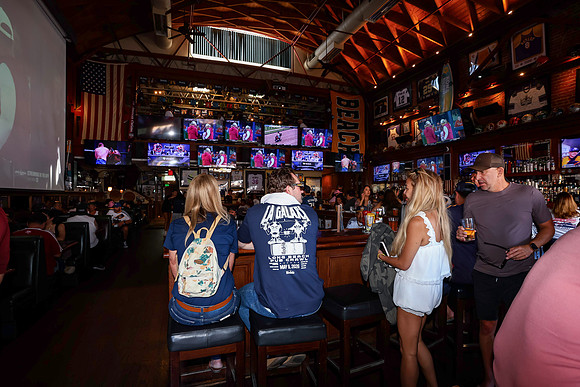 20260509_LB_Pub_Crawl_VP_0494