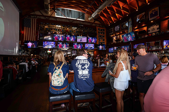 20260509_LB_Pub_Crawl_VP_0495