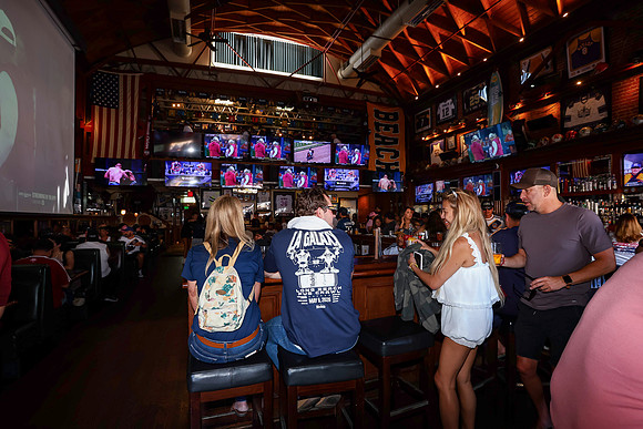 20260509_LB_Pub_Crawl_VP_0497