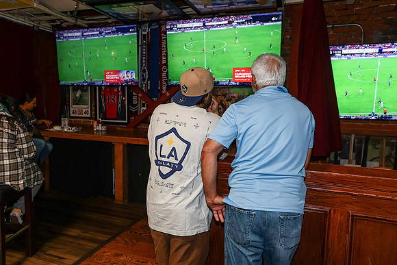 20260509_LB_Pub_Crawl_VP_0576
