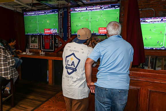 20260509_LB_Pub_Crawl_VP_0577