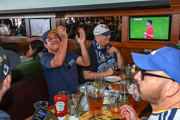 20260509_LB_Pub_Crawl_VP_0586