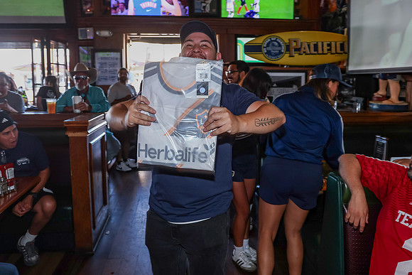 20260509_LB_Pub_Crawl_VP_0590
