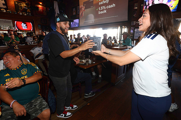 20260509_LB_Pub_Crawl_VP_0623